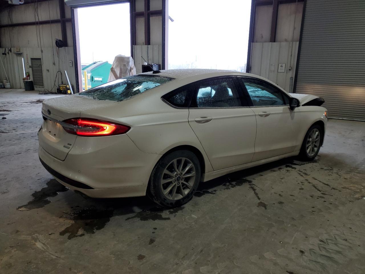 2017 FORD FUSION SE - Image 3