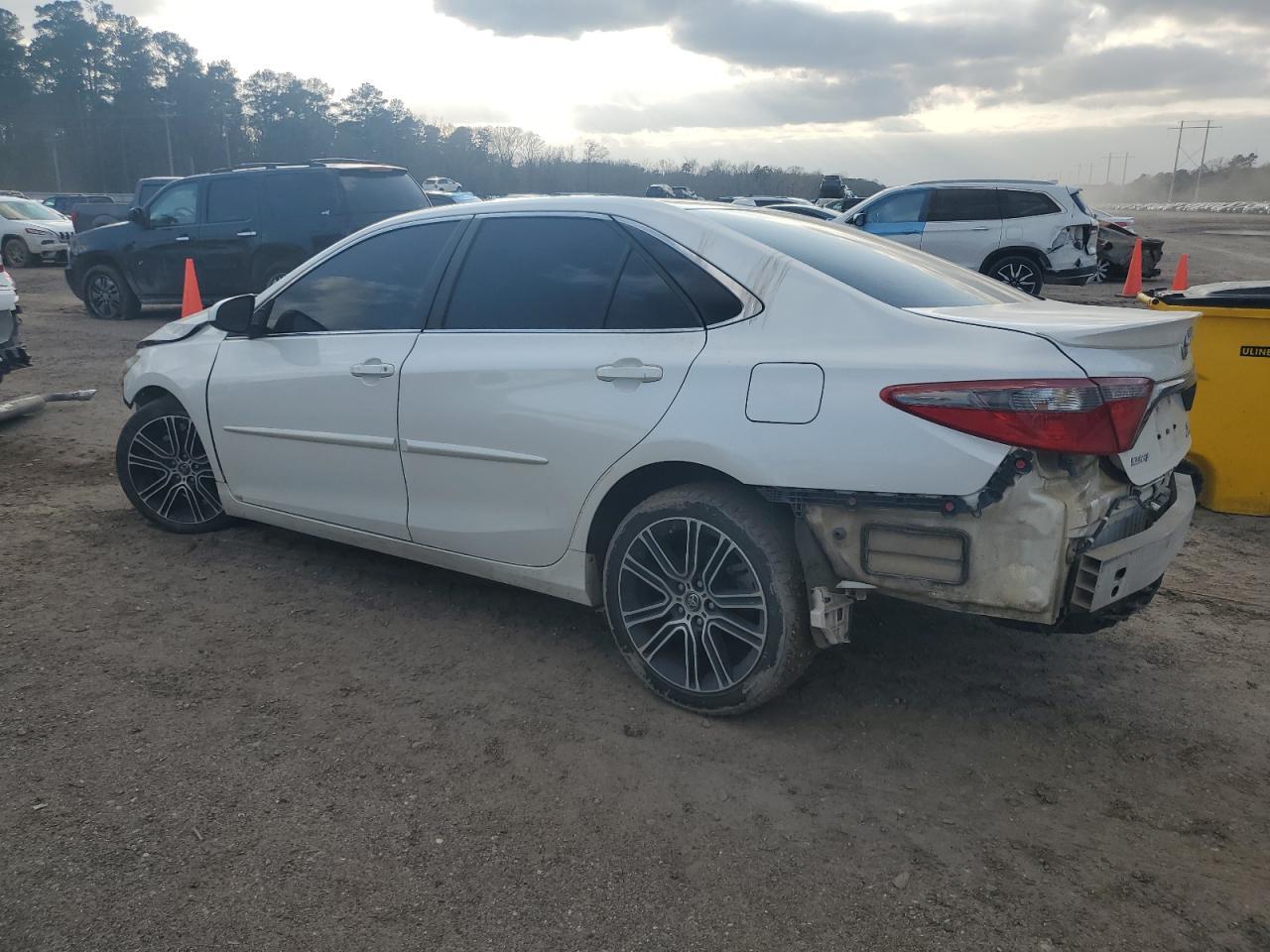 2016 TOYOTA CAMRY LE - Фото 2