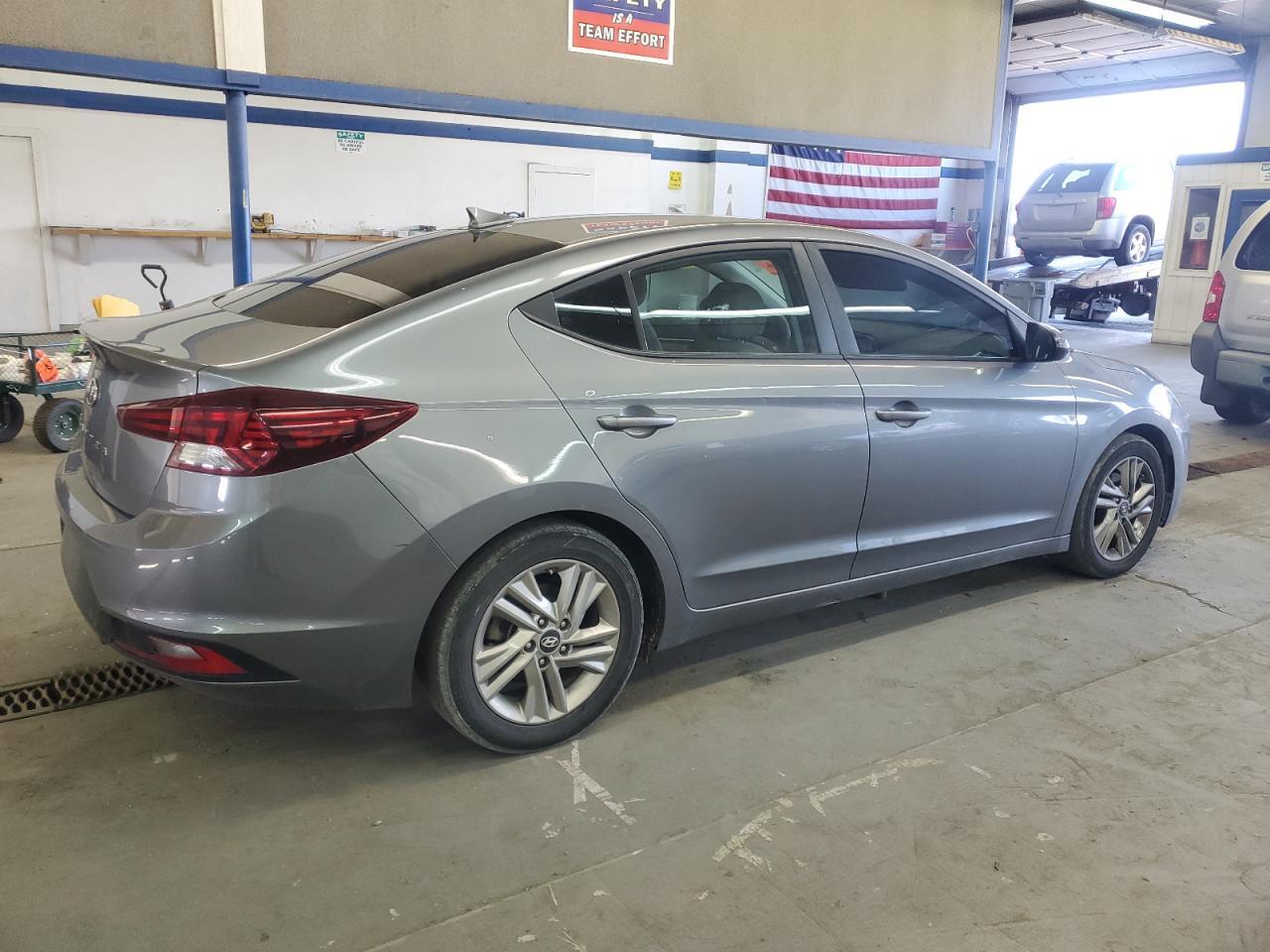 2019 HYUNDAI ELANTRA SE - Фото 3