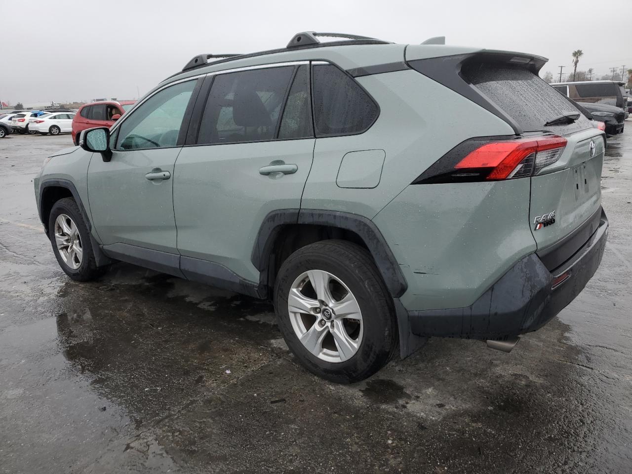 2020 TOYOTA RAV4 XLE - Фото 2