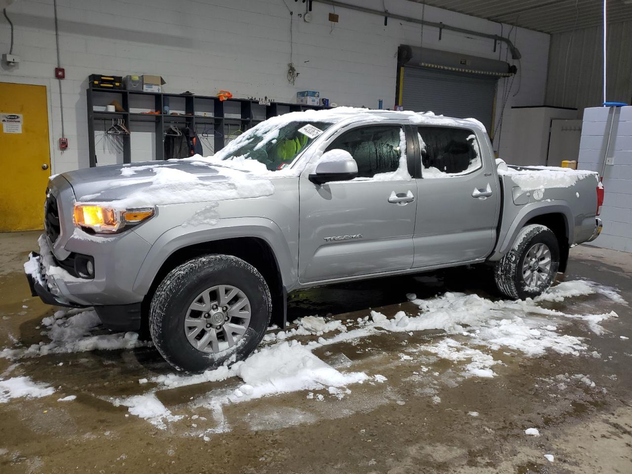2017 TOYOTA TACOMA DOU