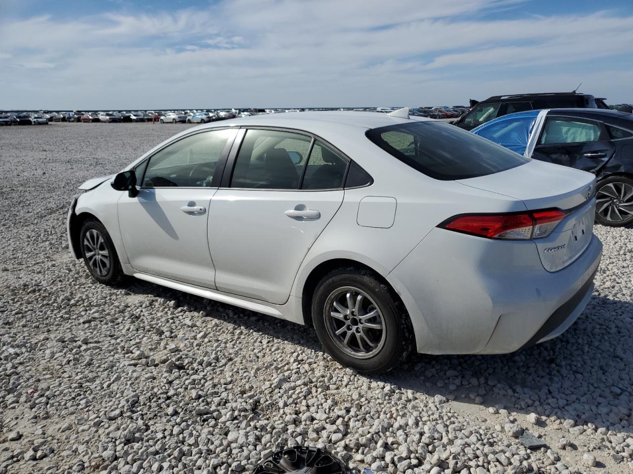 2022 TOYOTA COROLLA LE - Image 2