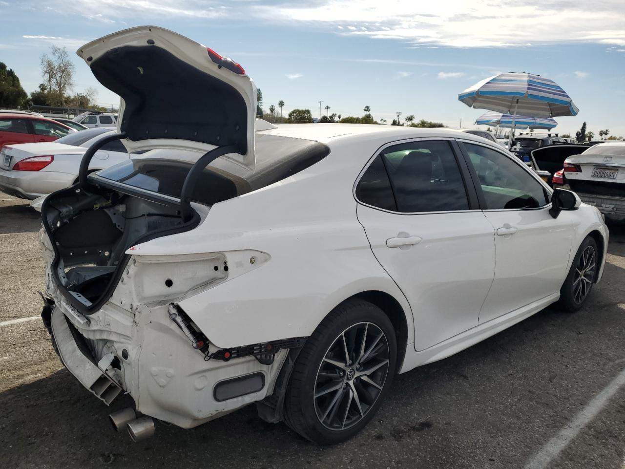 2021 TOYOTA CAMRY SE - Фото 3