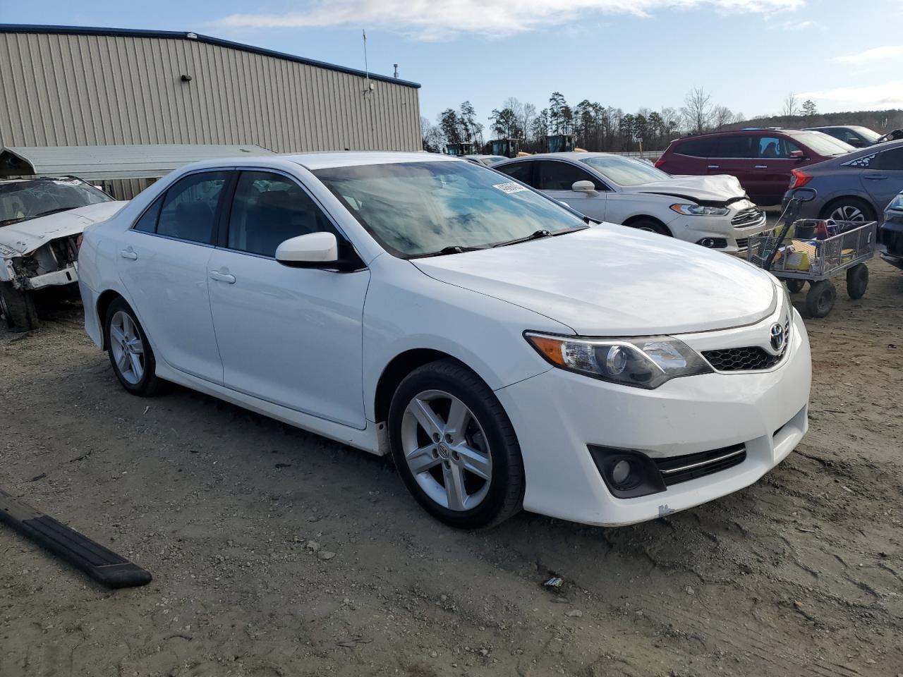 2014 TOYOTA CAMRY L - Image 4
