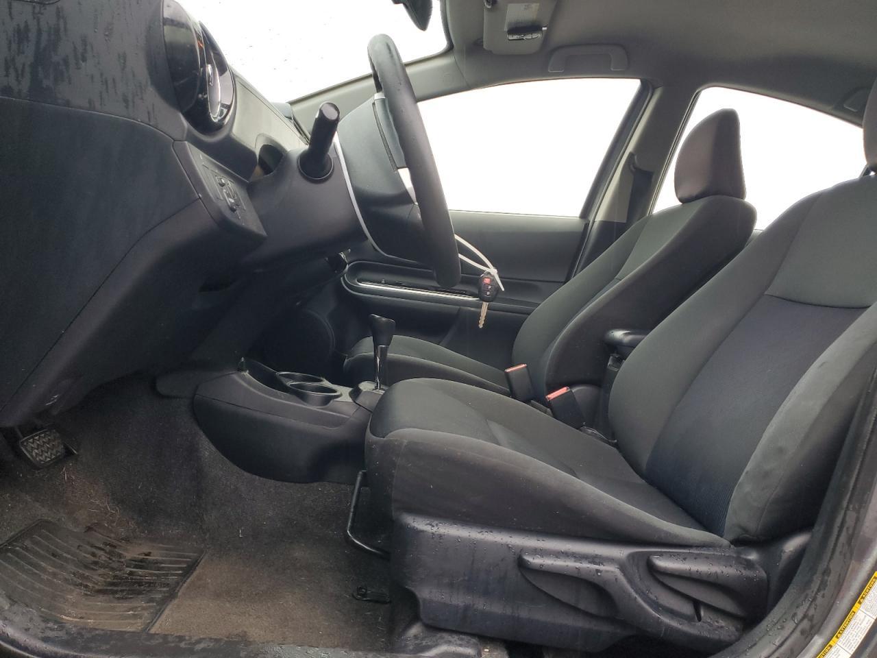2015 TOYOTA PRIUS C - Image 7