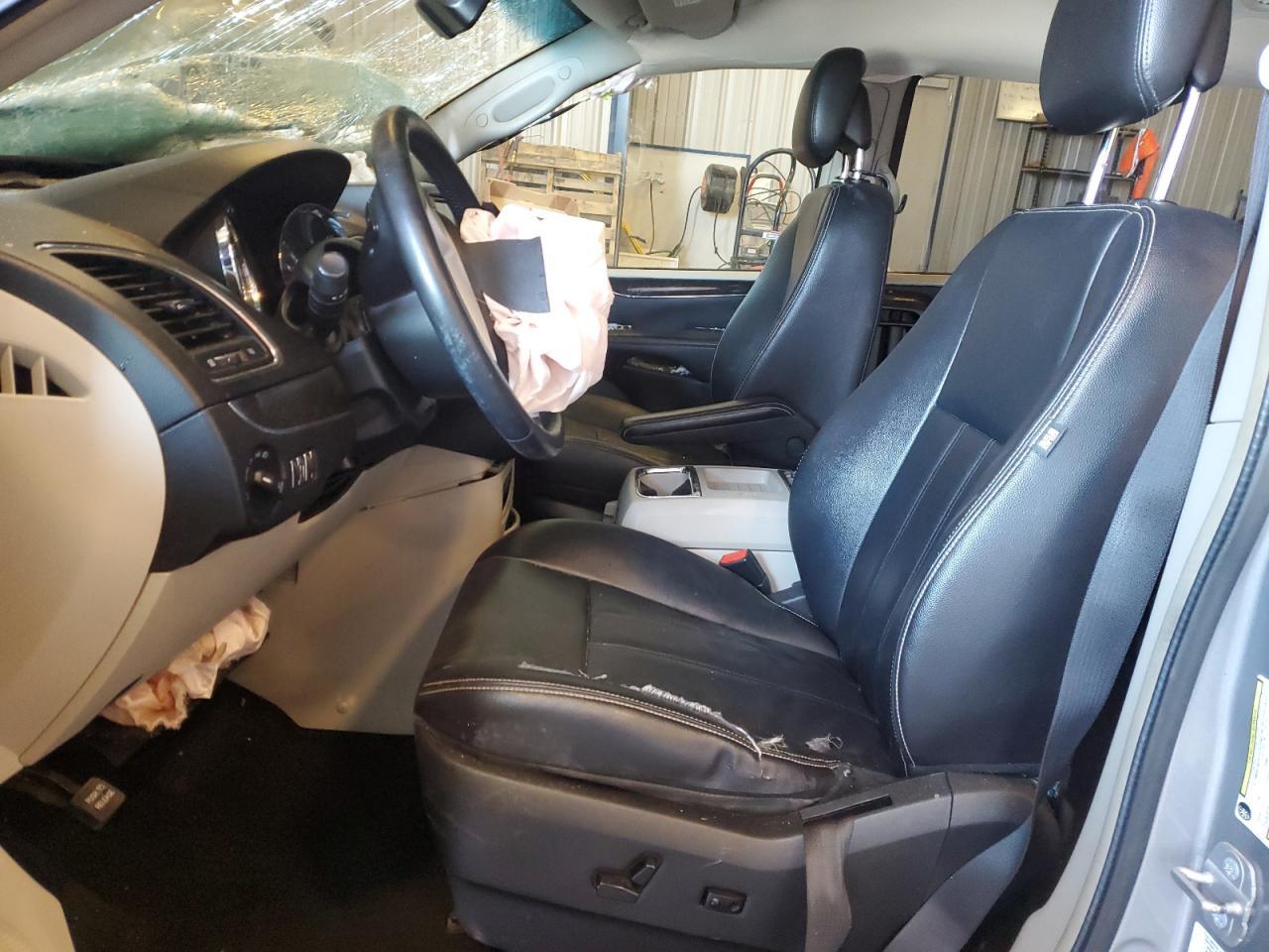 2014 CHRYSLER TOWN & COU - Image 7