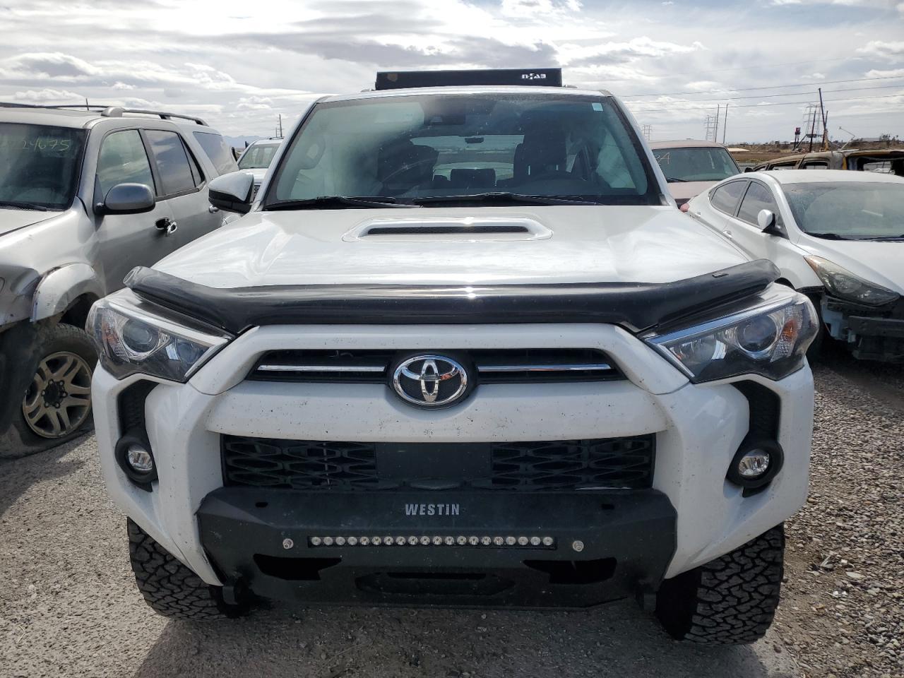 2022 TOYOTA 4RUNNER SR - Фото 5