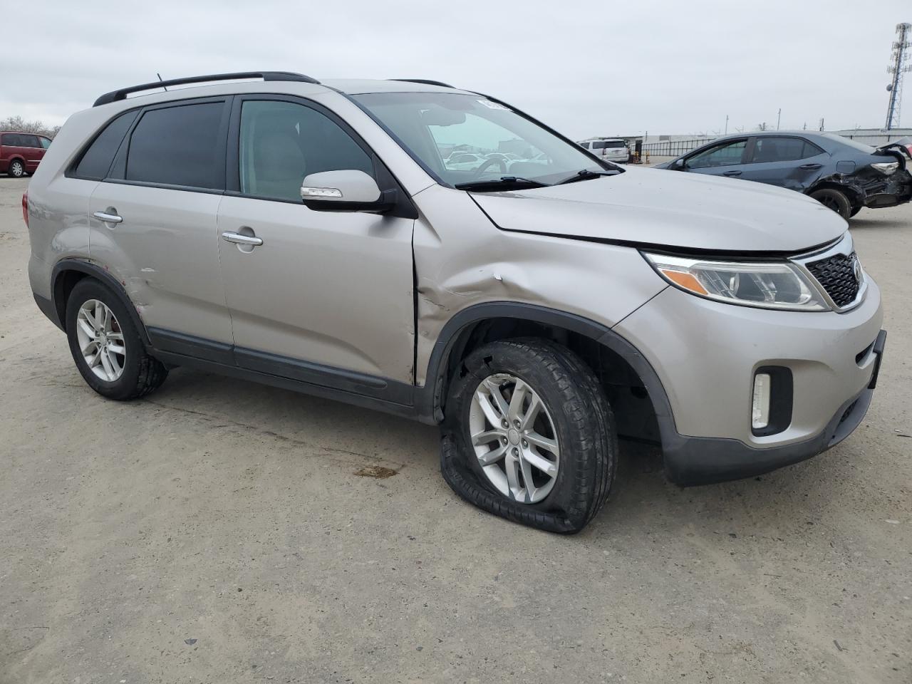 2015 KIA SORENTO LX - Image 4