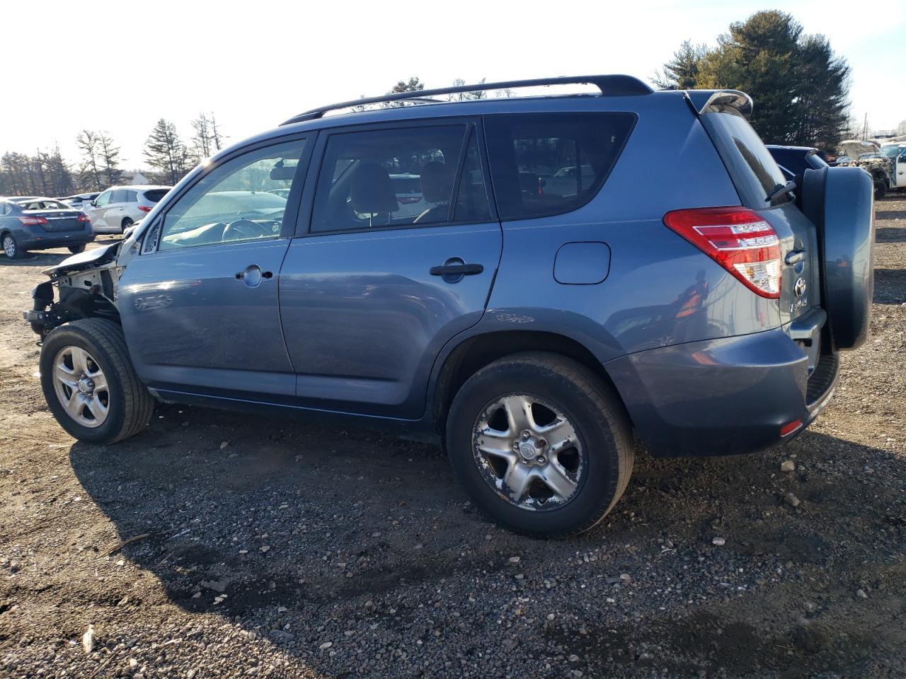 2011 TOYOTA RAV4 - Фото 2