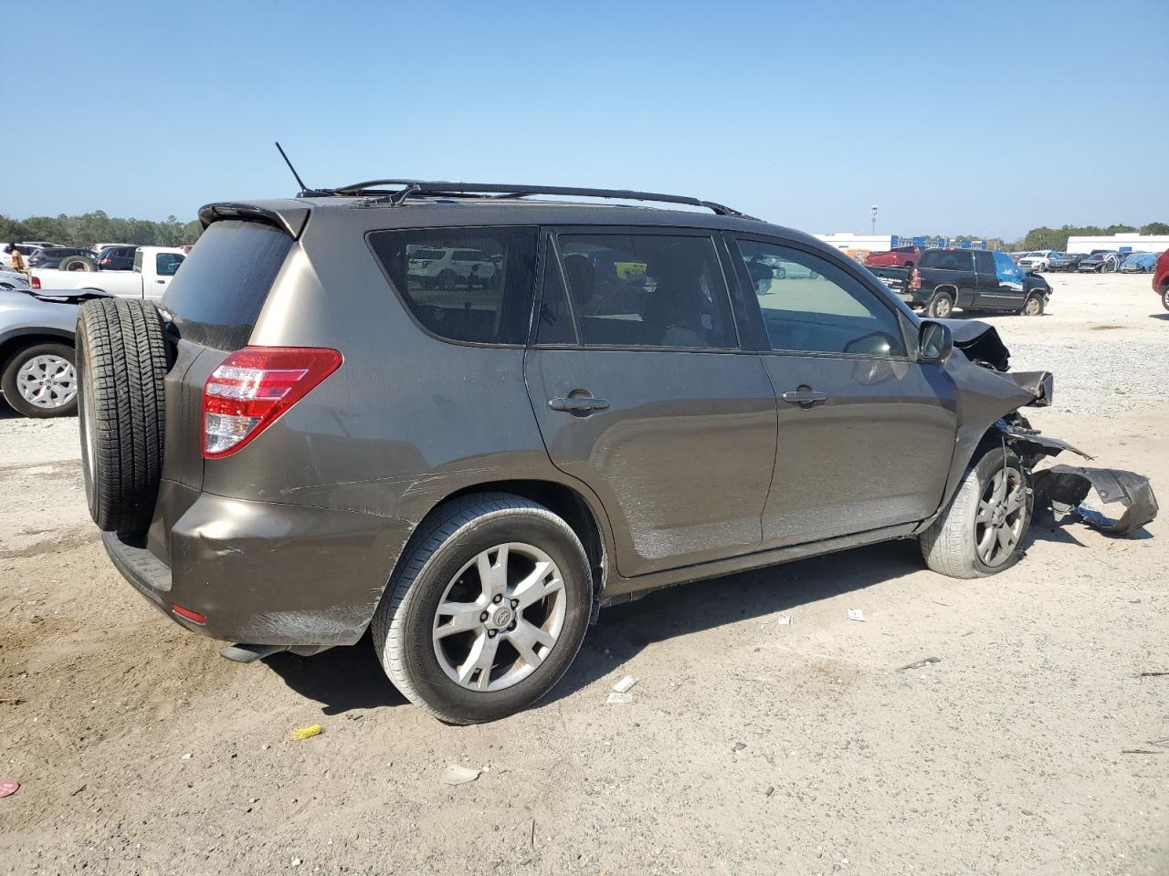 2011 TOYOTA RAV4 - Фото 3