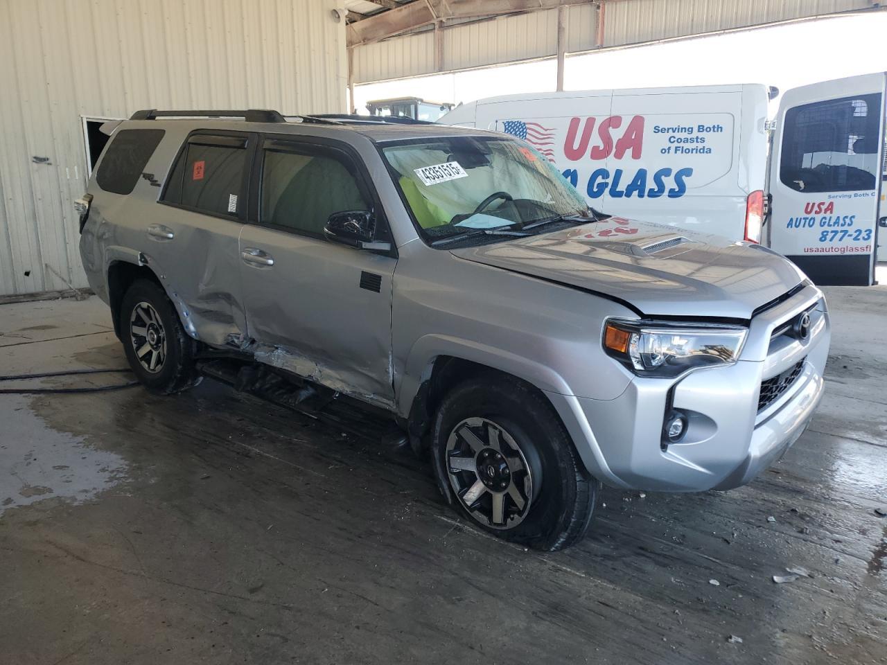 2024 TOYOTA 4RUNNER SR - Фото 4