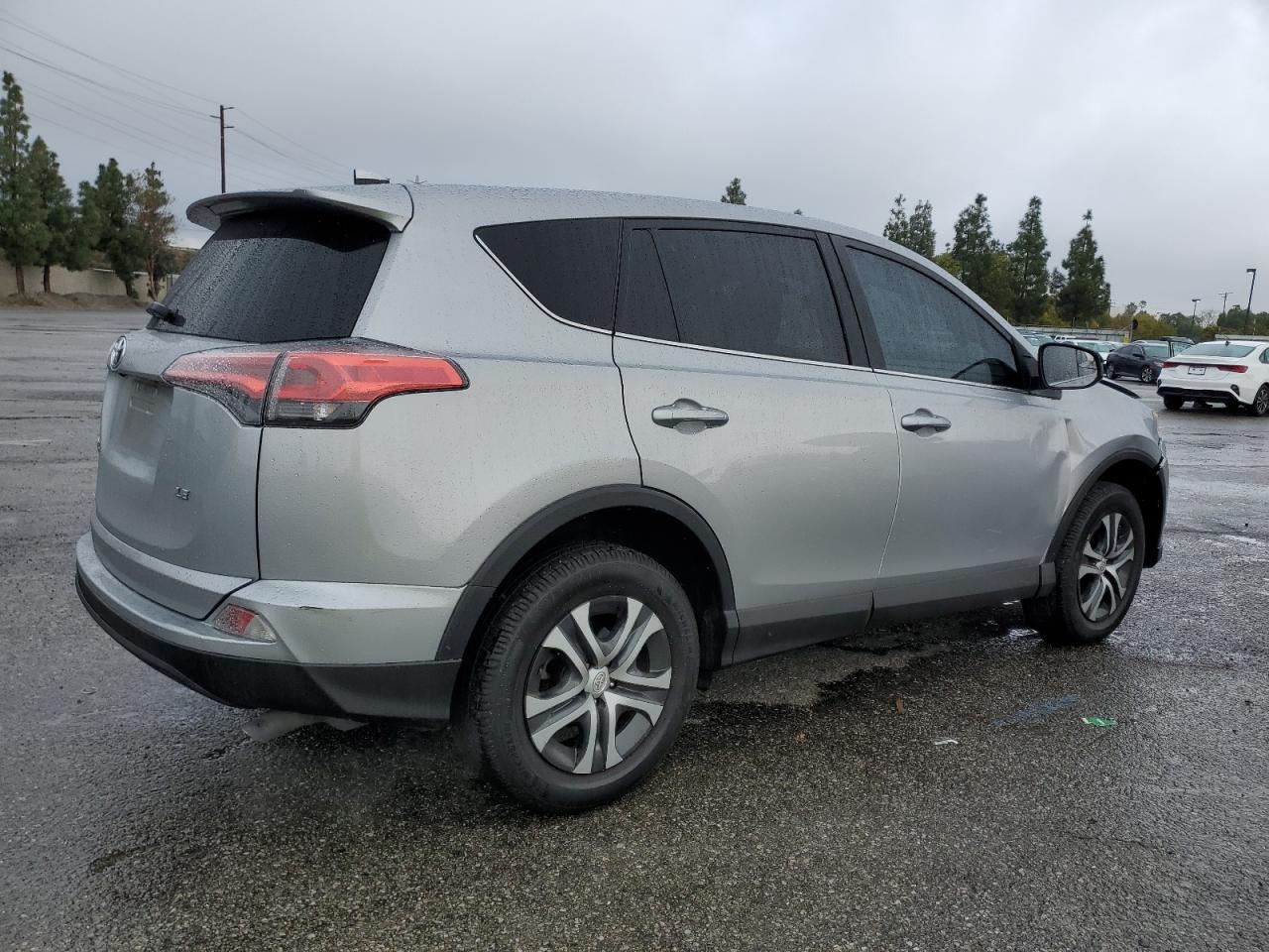 2018 TOYOTA RAV4 LE - Image 3