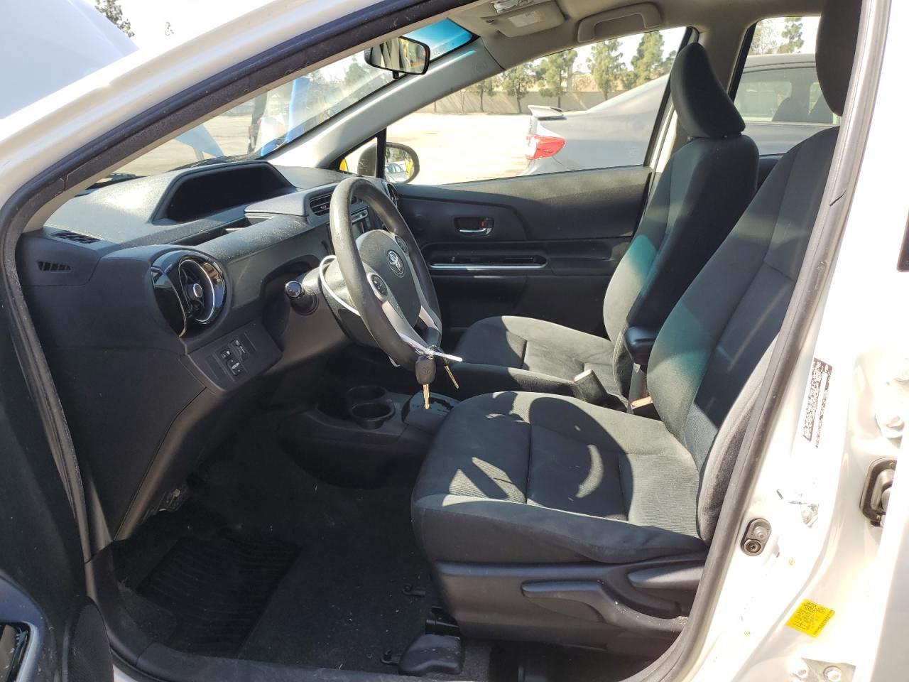 2015 TOYOTA PRIUS C - Image 7