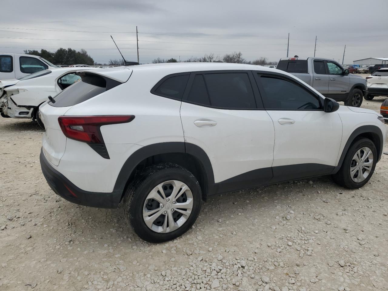2024 CHEVROLET TRAX LS - Image 3