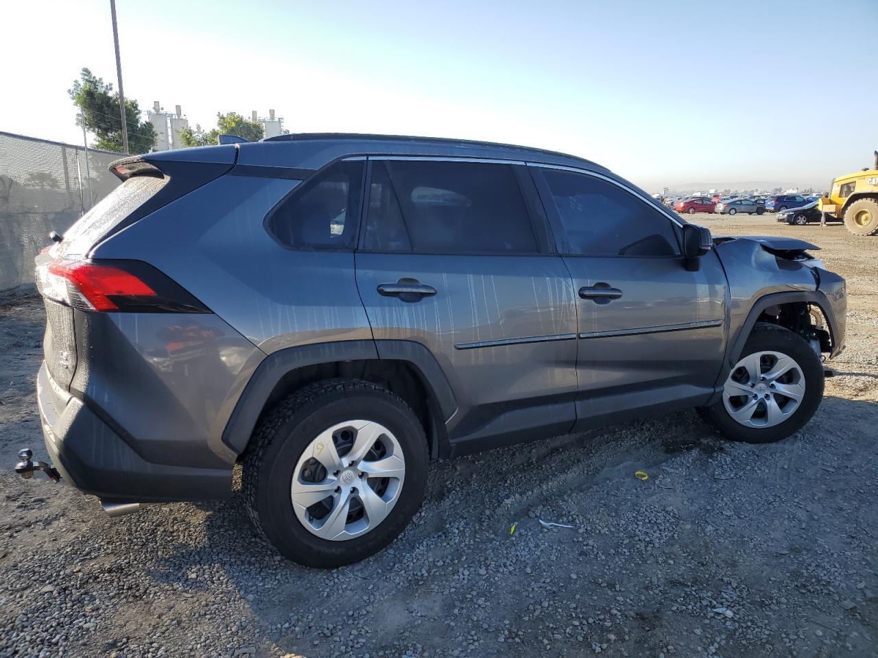 2021 TOYOTA RAV4 LE - Фото 3