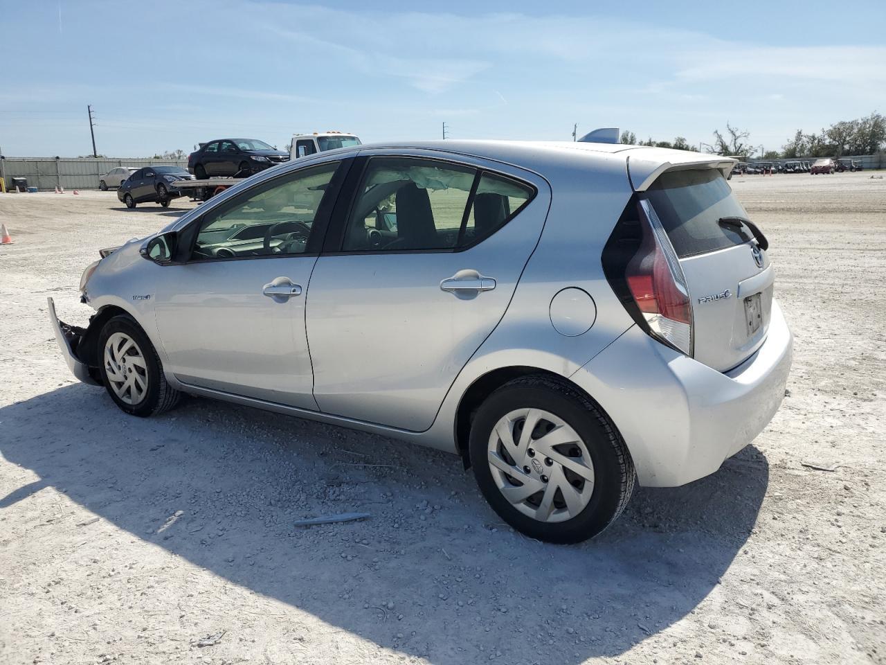 2015 TOYOTA PRIUS C - Image 2