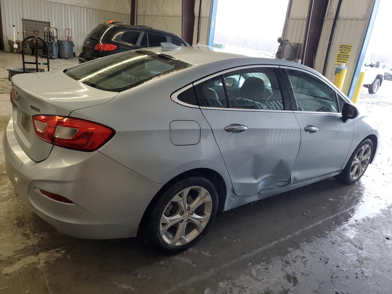 2017 CHEVROLET CRUZE PREM - Фото 3