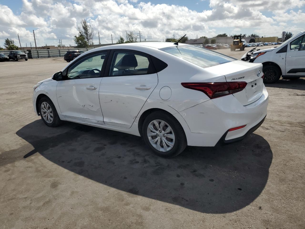 2019 HYUNDAI ACCENT SE - Фото 2