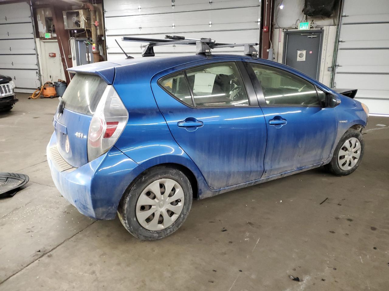 2013 TOYOTA PRIUS C - Фото 3