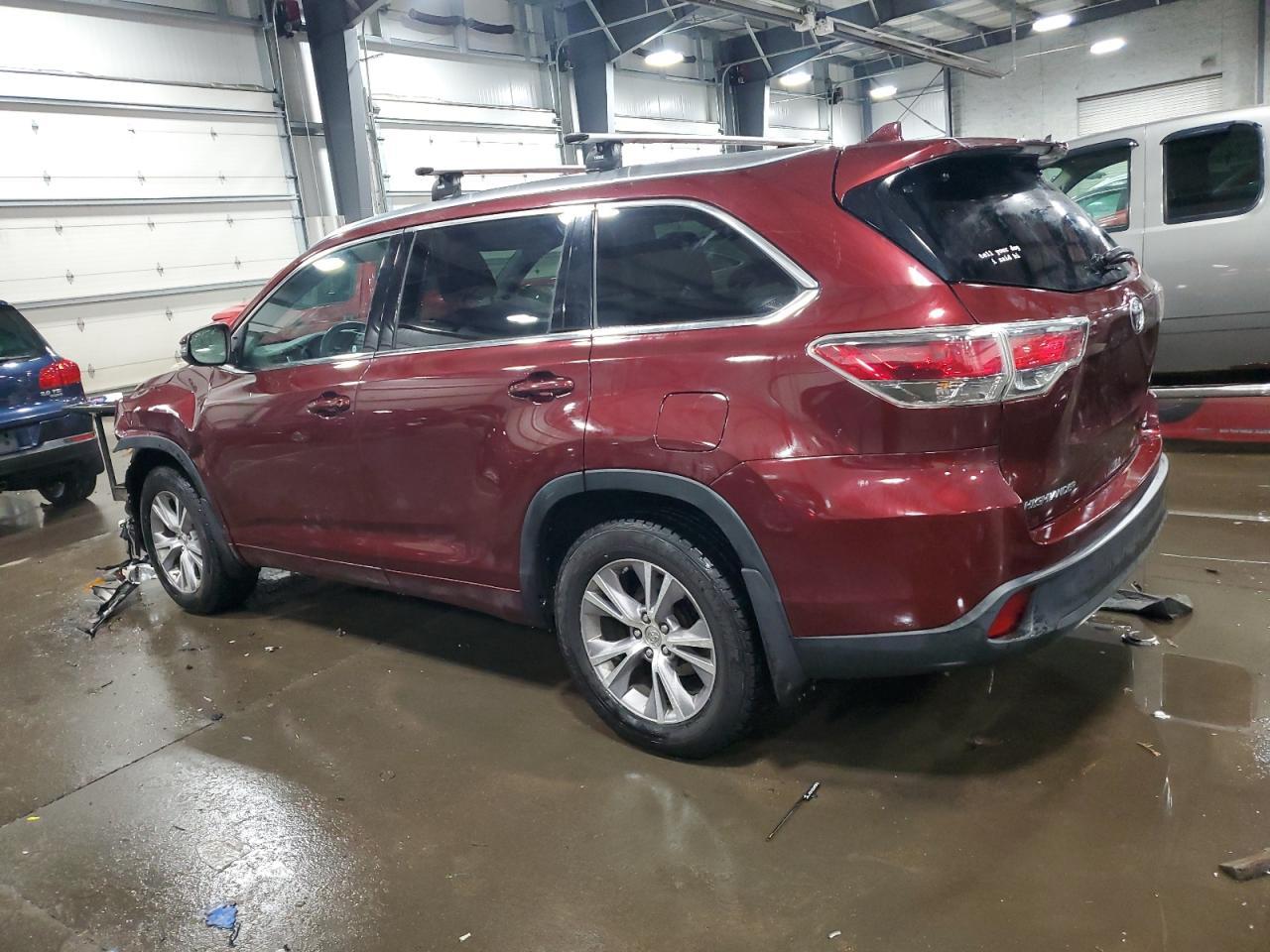 2015 TOYOTA HIGHLANDER - Фото 2