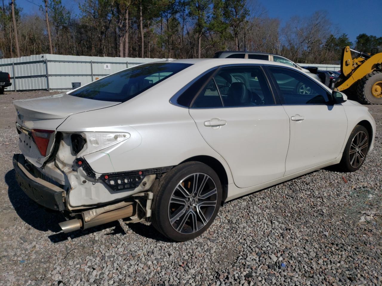 2016 TOYOTA CAMRY LE - Image 3