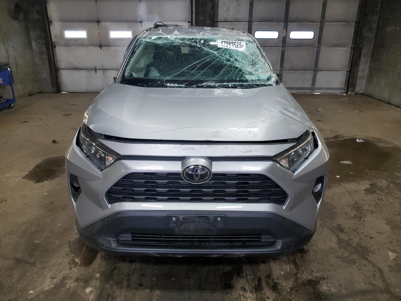 2020 TOYOTA RAV4 XLE - Image 5
