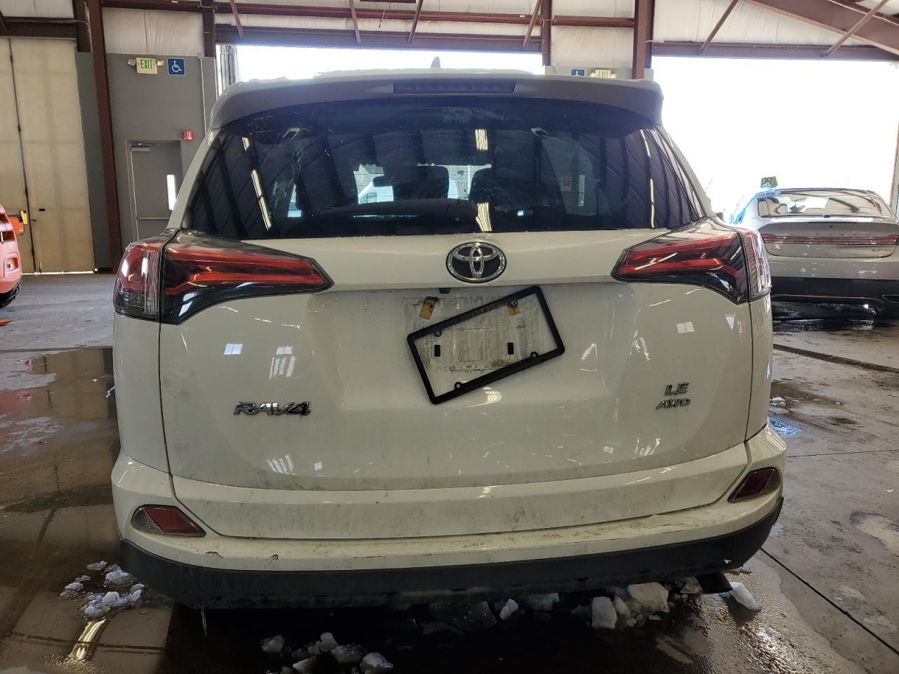 2018 TOYOTA RAV4 LE - Фото 6