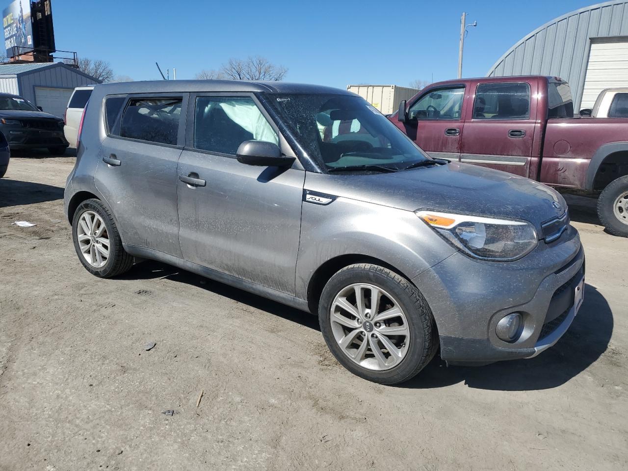 2017 KIA SOUL + - Image 4