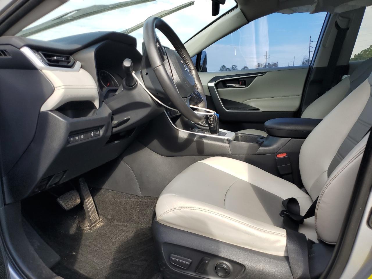 2020 TOYOTA RAV4 XLE P - Image 7