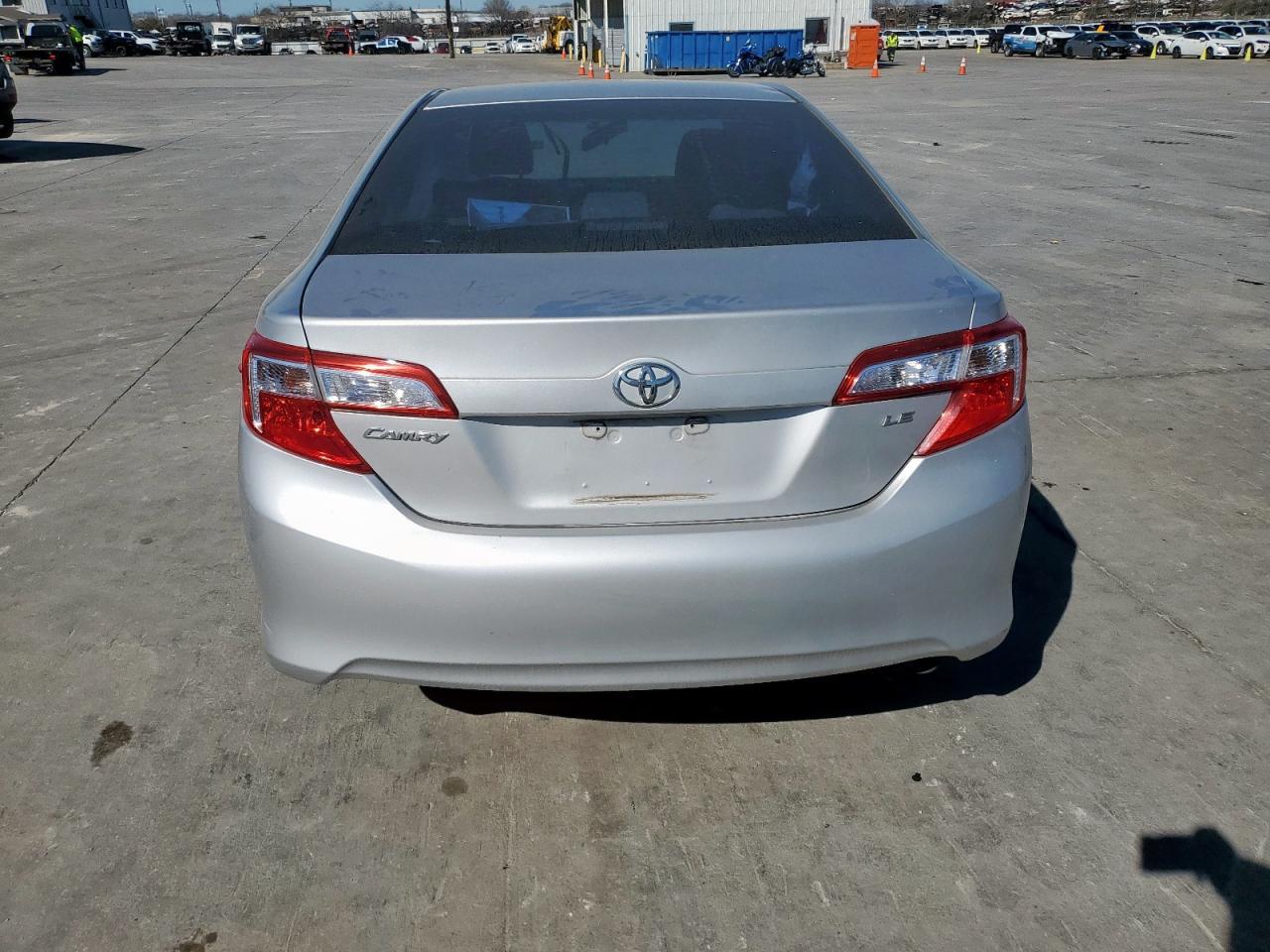 2014 TOYOTA CAMRY L - Image 6