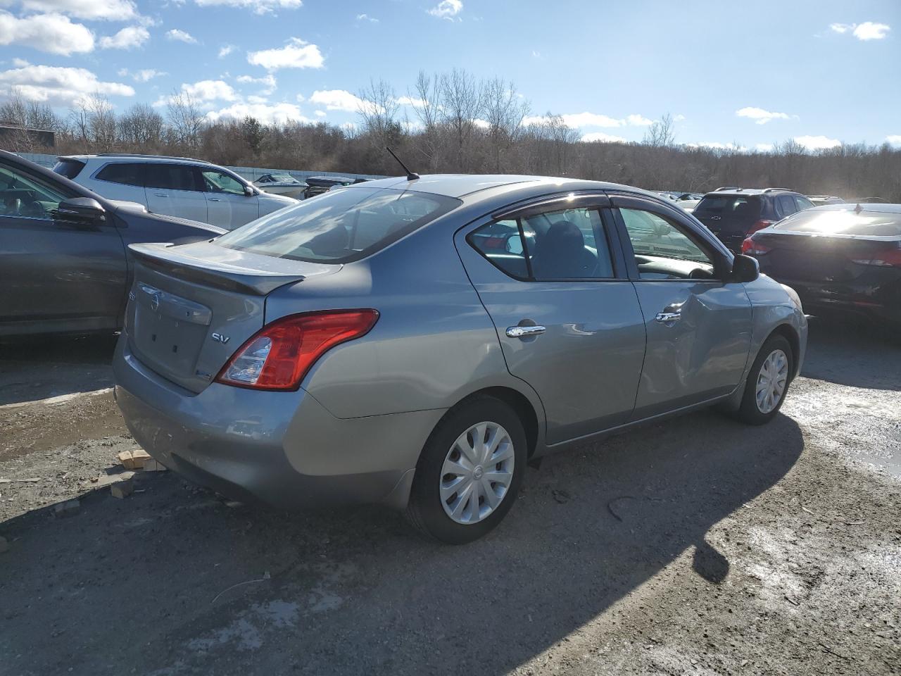 2014 NISSAN VERSA S - Фото 3