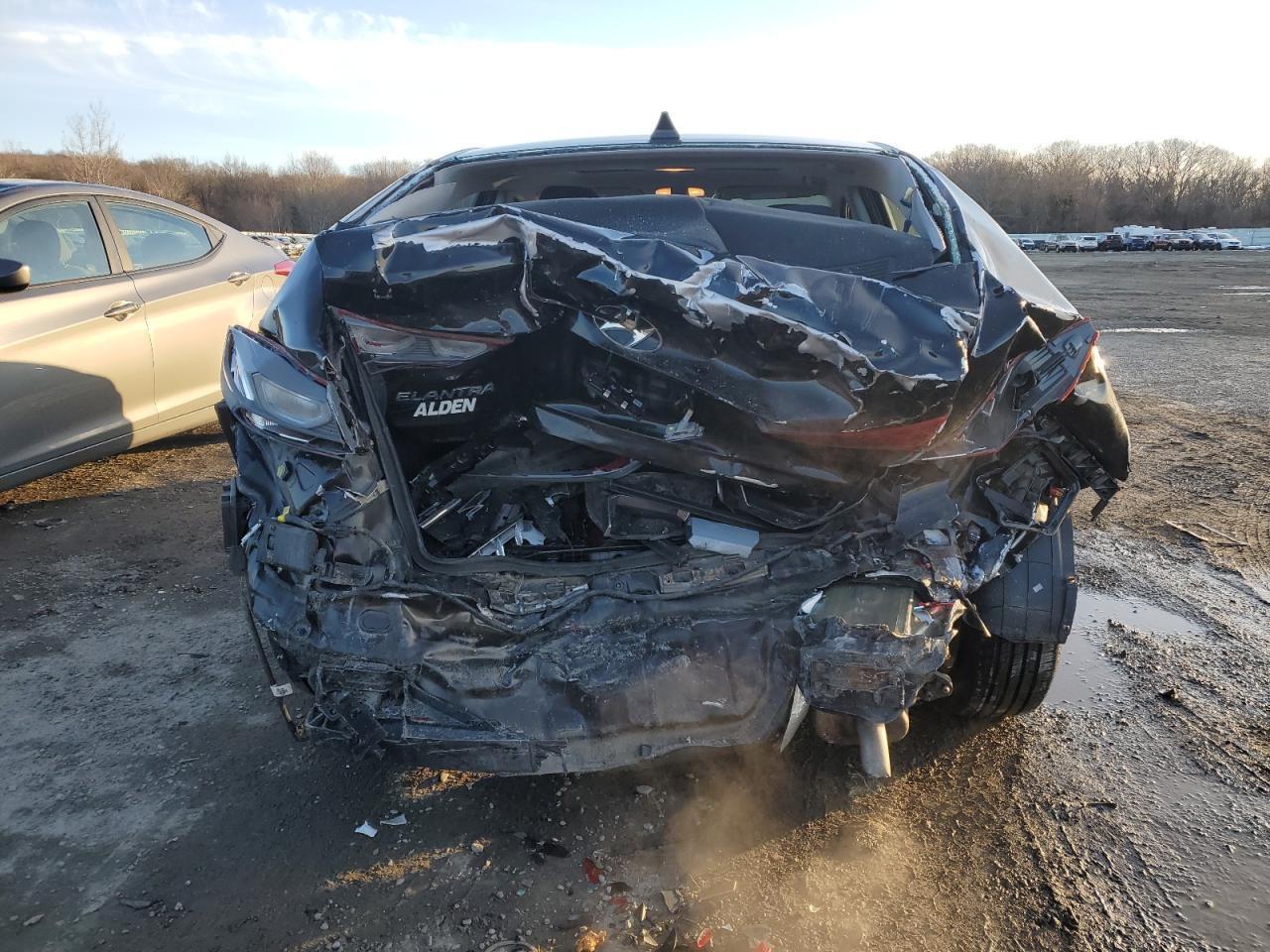 2018 HYUNDAI ELANTRA SE - Image 6