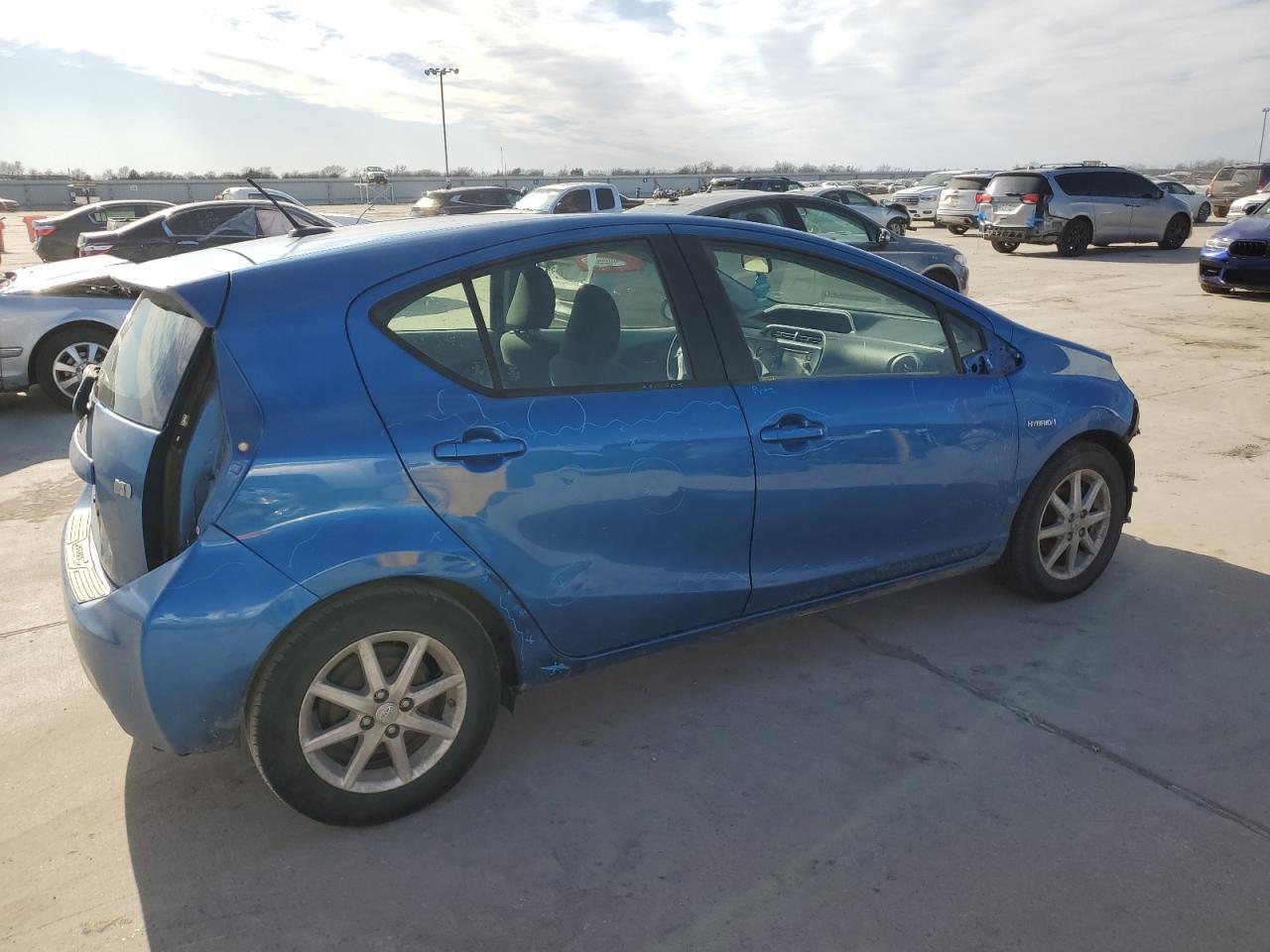 2013 TOYOTA PRIUS C - Фото 3