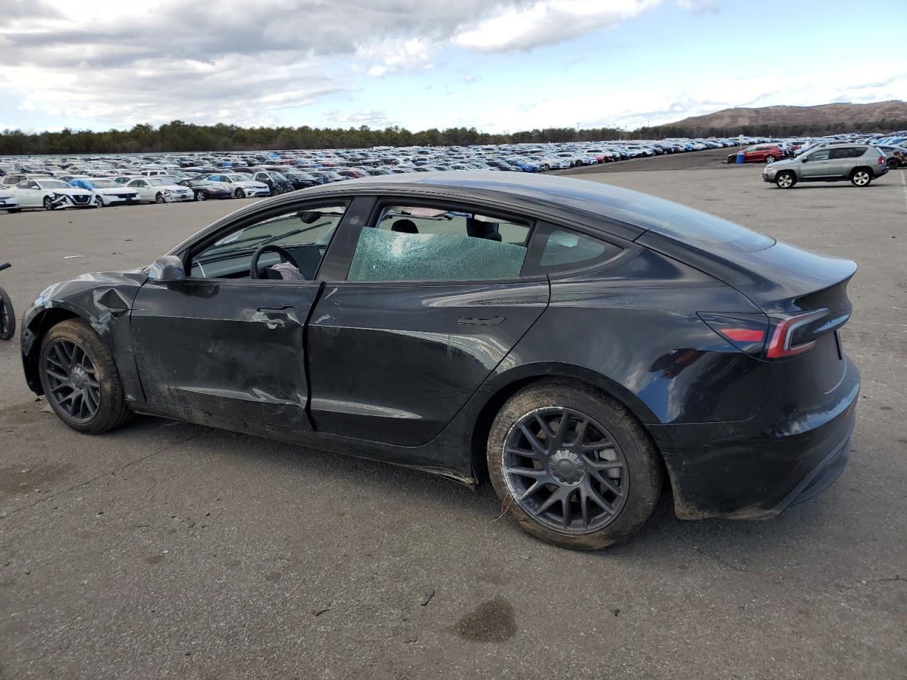 2024 TESLA MODEL 3 - Фото 2