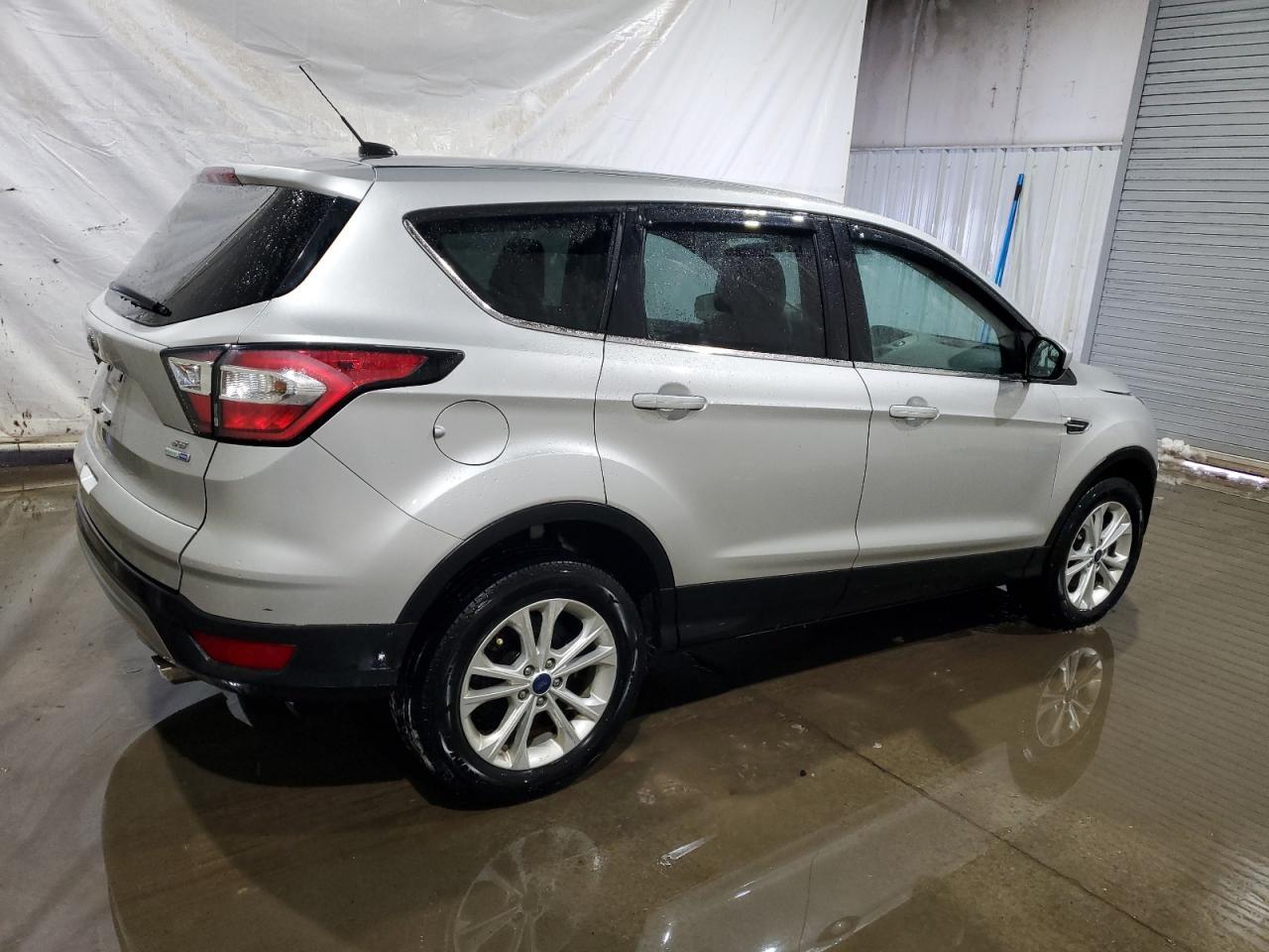 2017 FORD ESCAPE SE - Фото 3