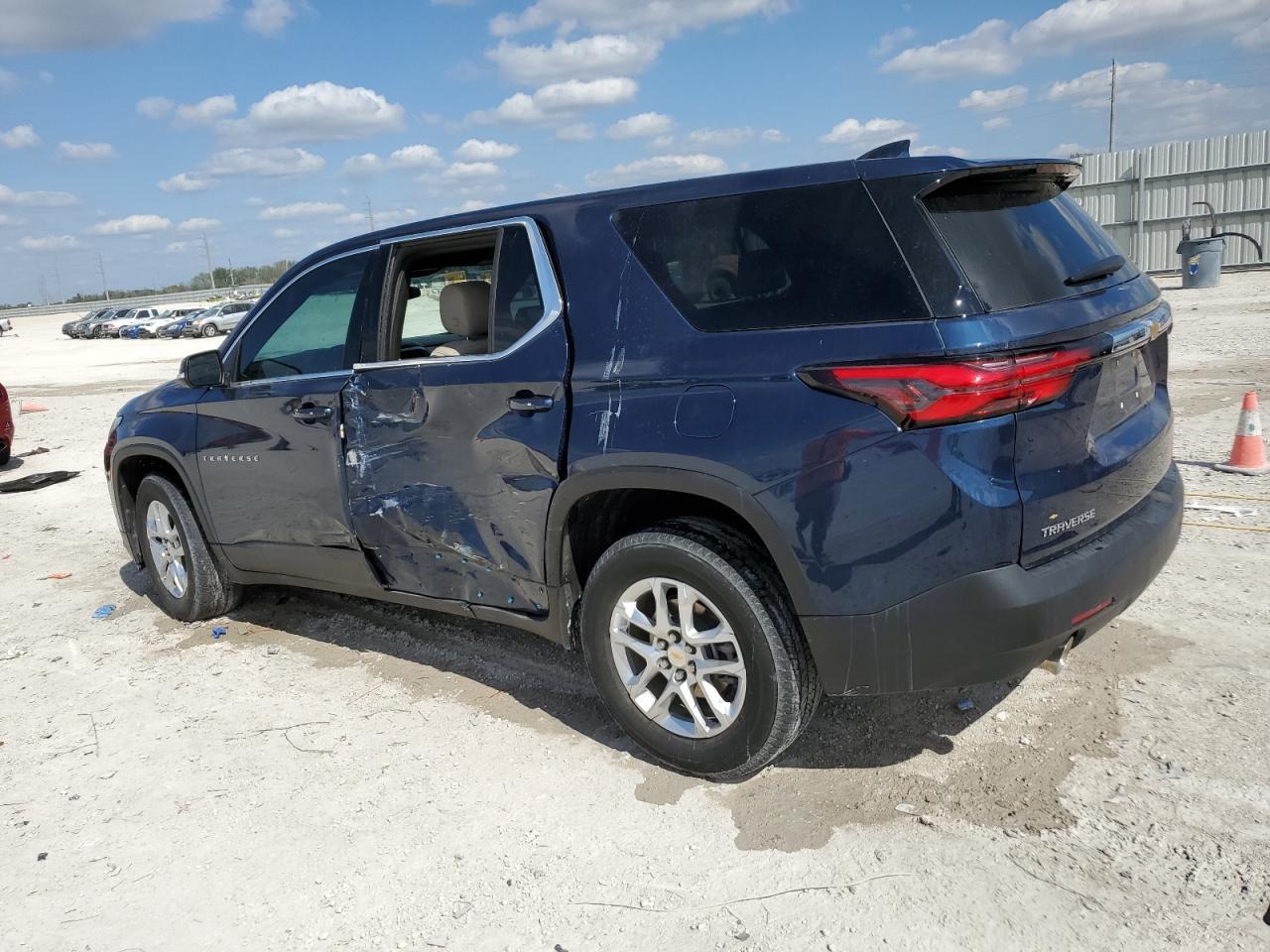 2023 CHEVROLET TRAVERSE L - Image 2