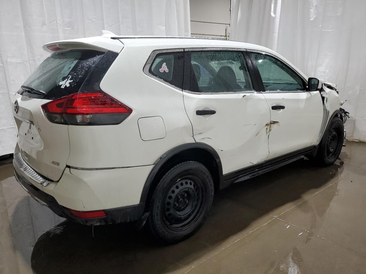 2017 NISSAN ROGUE SV - Фото 3