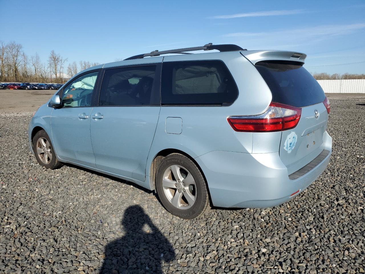 2015 TOYOTA SIENNA LE - Фото 2