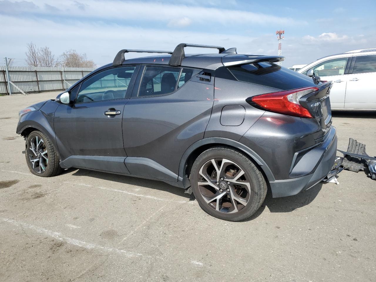 2018 TOYOTA C-HR XLE - Фото 2