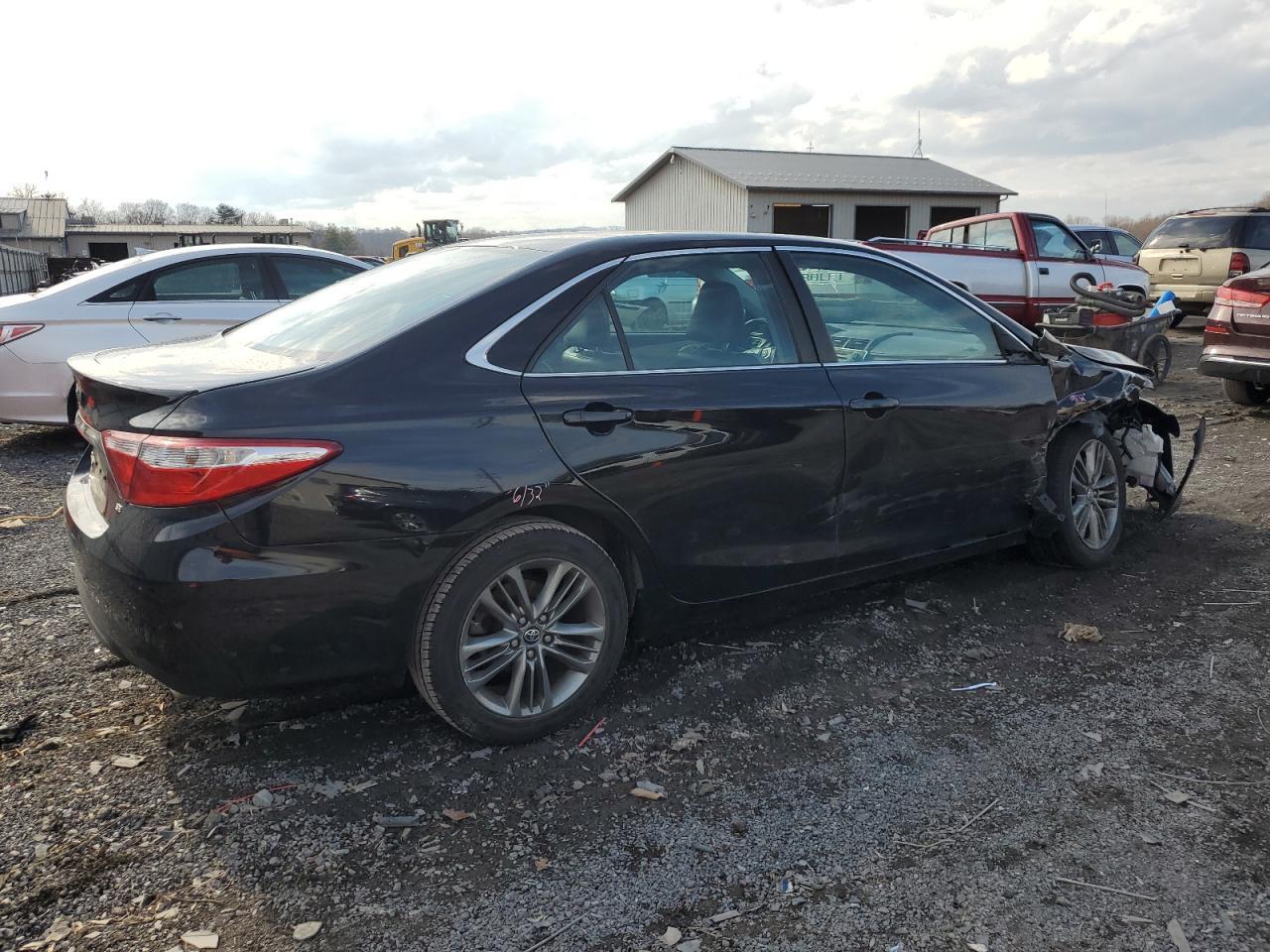 2017 TOYOTA CAMRY LE - Фото 3