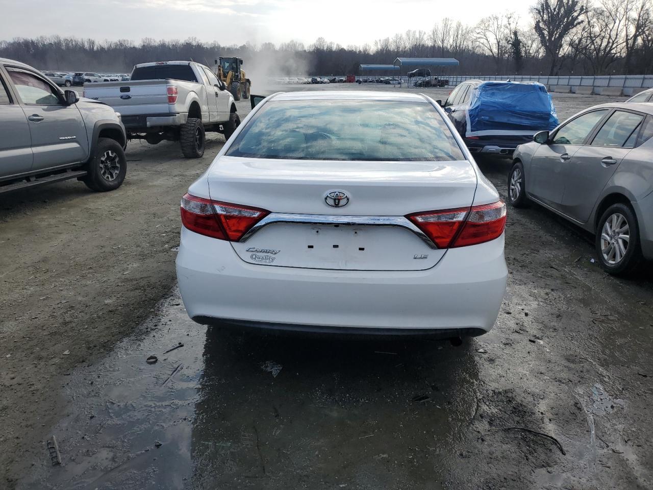 2016 TOYOTA CAMRY LE - Image 6