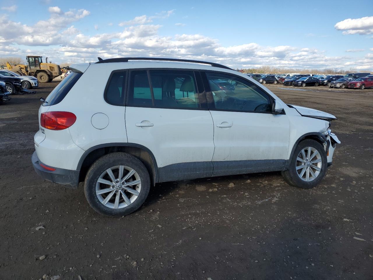 2015 VOLKSWAGEN TIGUAN S - Фото 3
