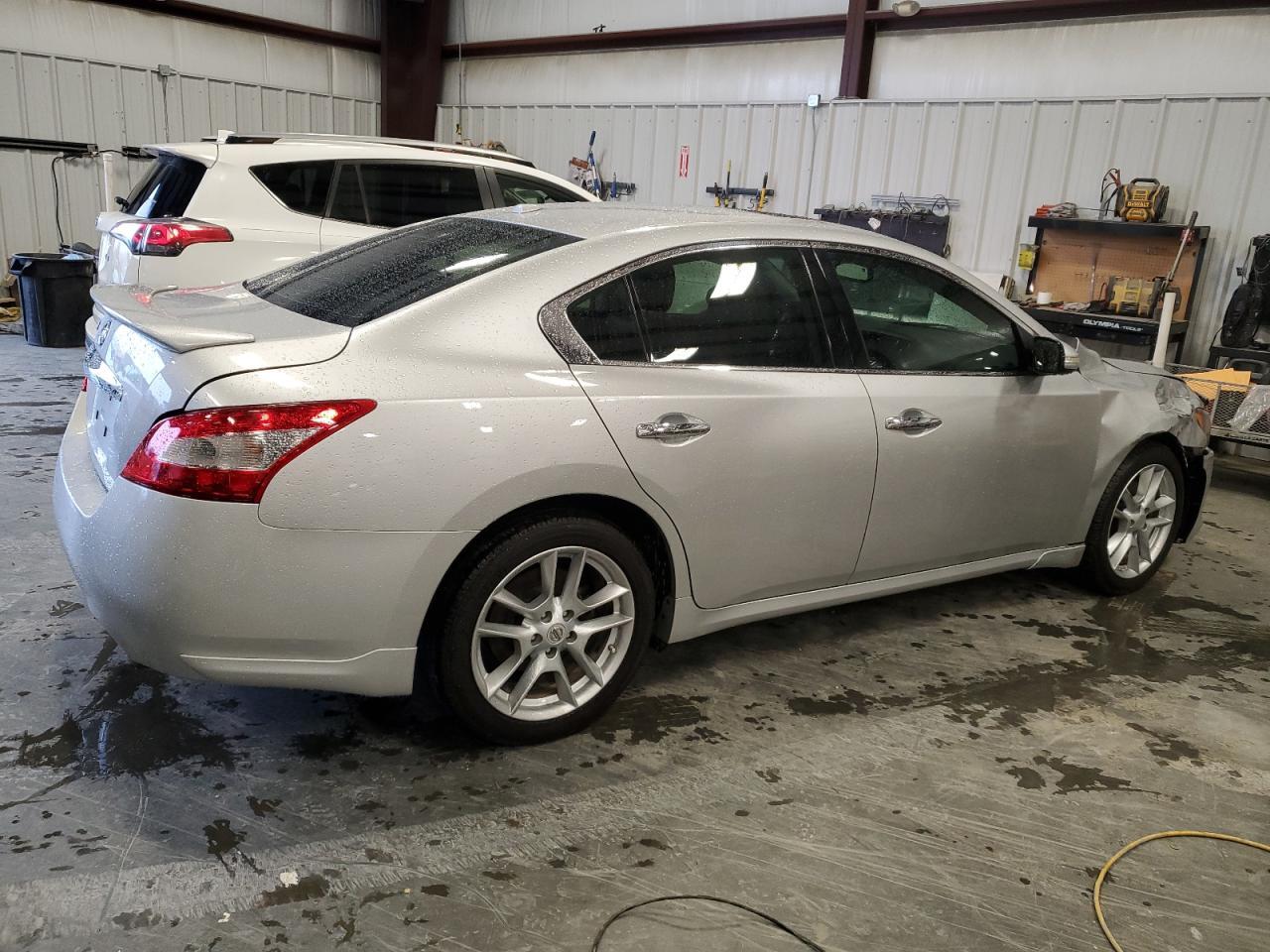 2011 NISSAN MAXIMA S - Image 3