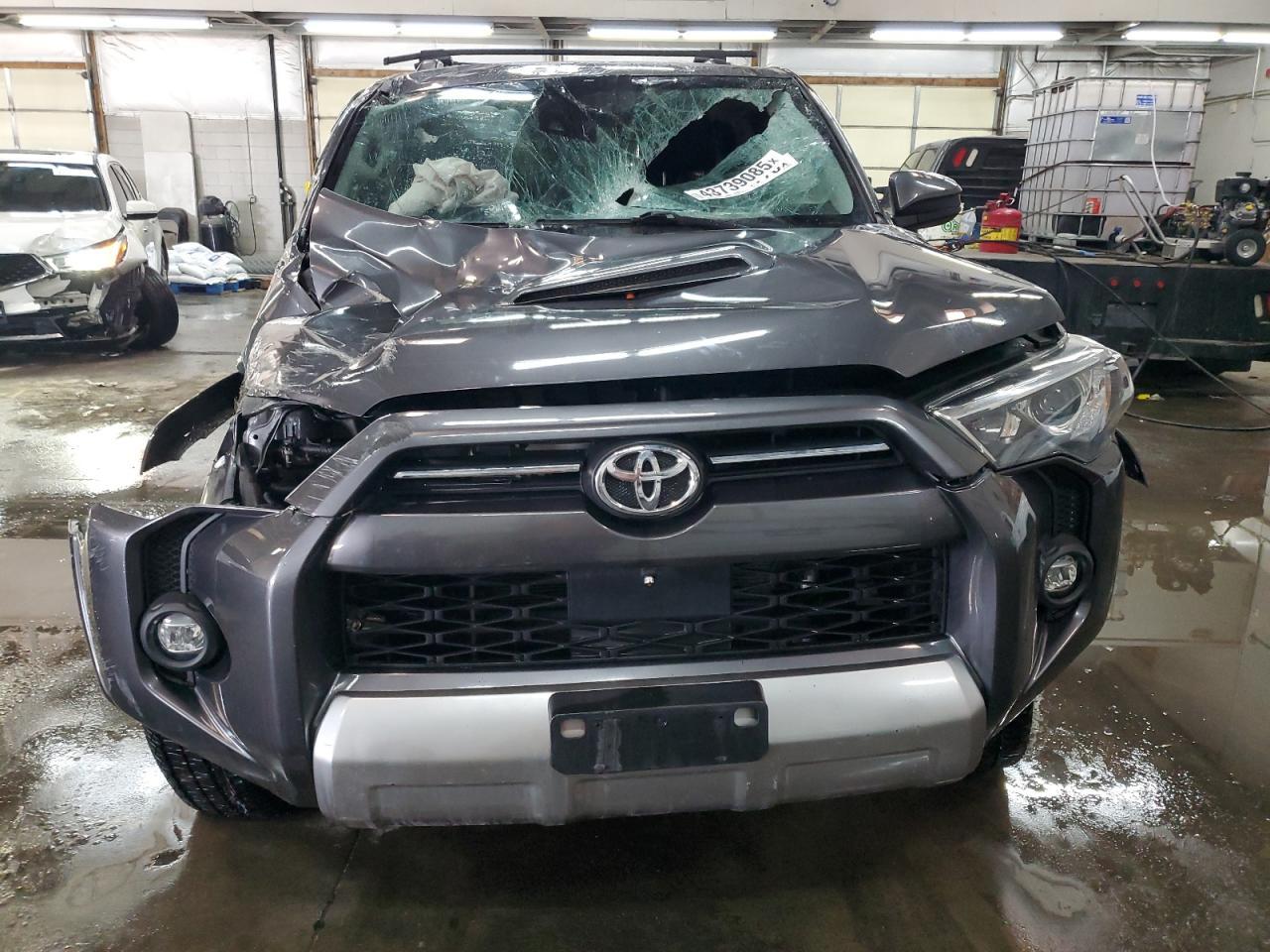 2022 TOYOTA 4RUNNER SR - Фото 5