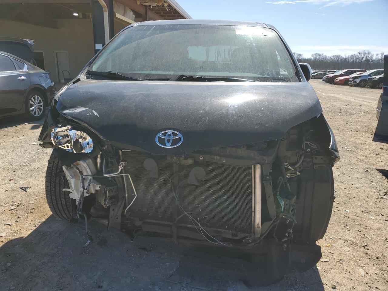 2011 TOYOTA SIENNA XLE - Фото 5