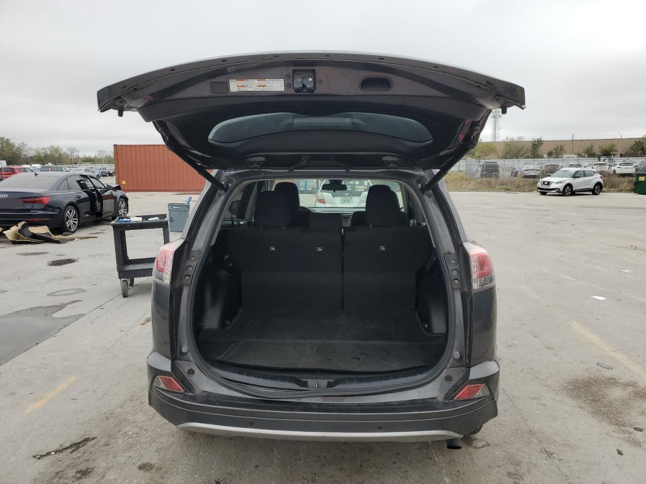 2017 TOYOTA RAV4 XLE - Фото 6