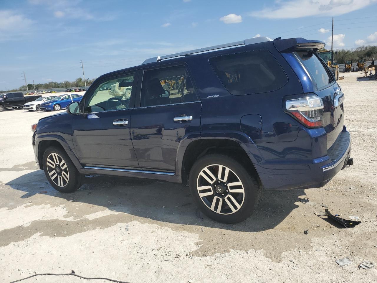 2018 TOYOTA 4RUNNER SR - Image 2
