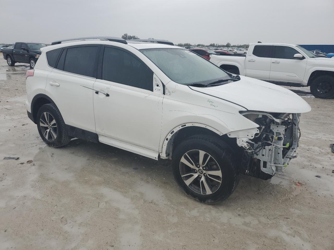 2017 TOYOTA RAV4 XLE - Фото 4