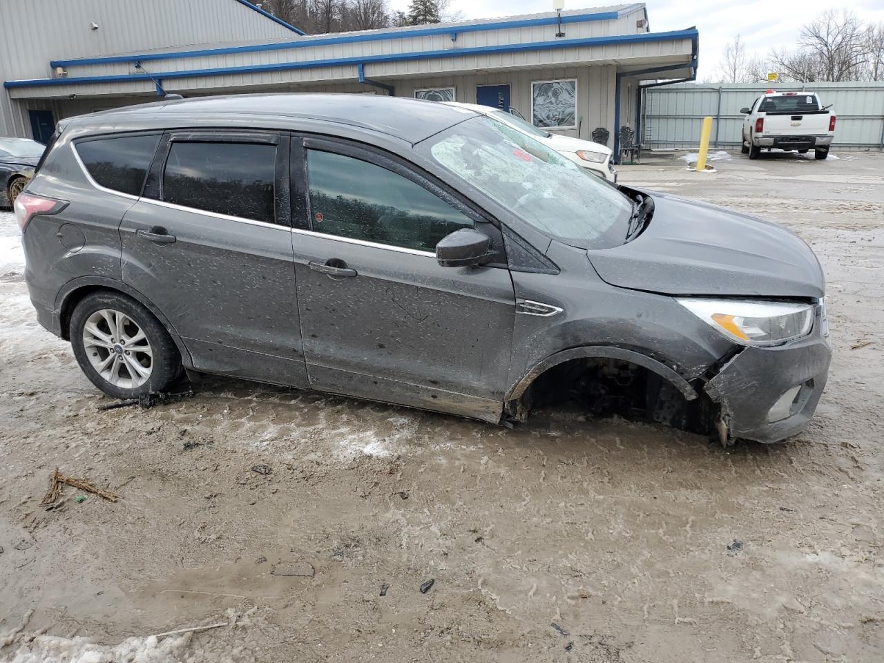 2017 FORD ESCAPE SE - Фото 4