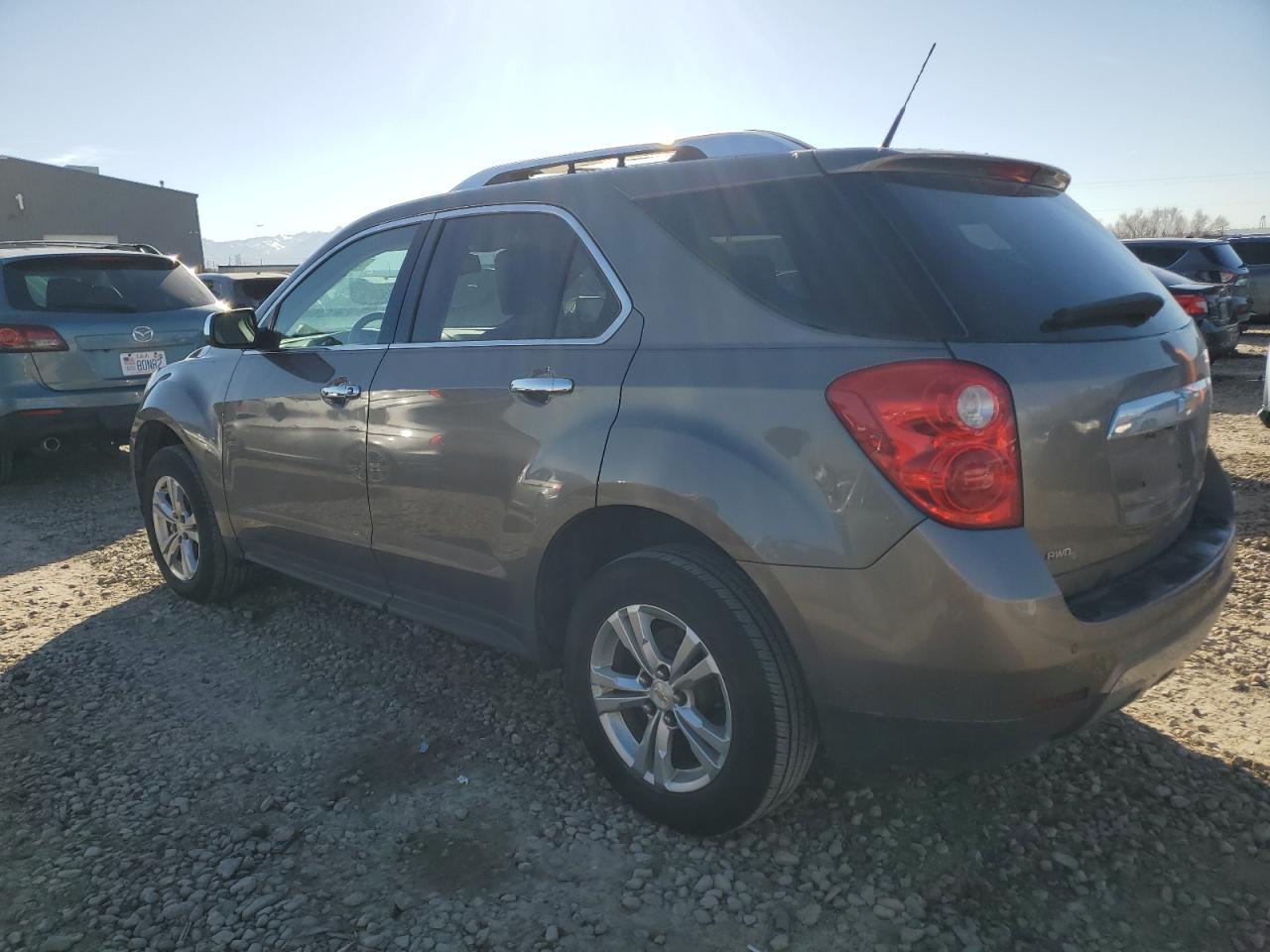2011 CHEVROLET EQUINOX LT - Image 2